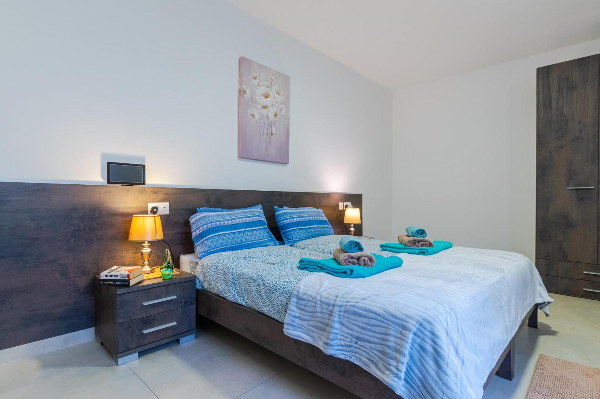 Apartment Spacious Brand New 3 Bdr 2 Bth H