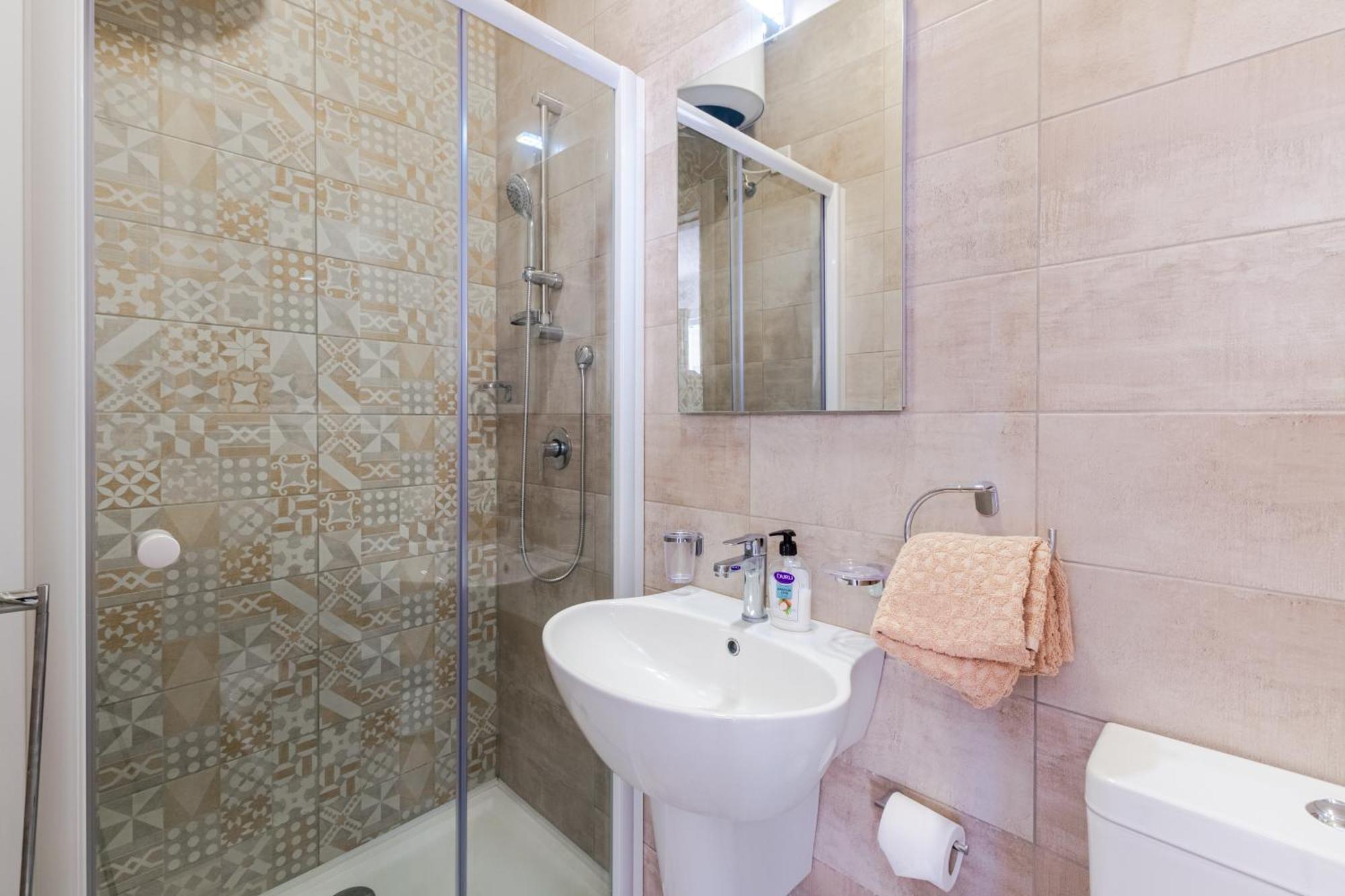 Apartment Spacious Brand New 3 Bdr 2 Bth H *