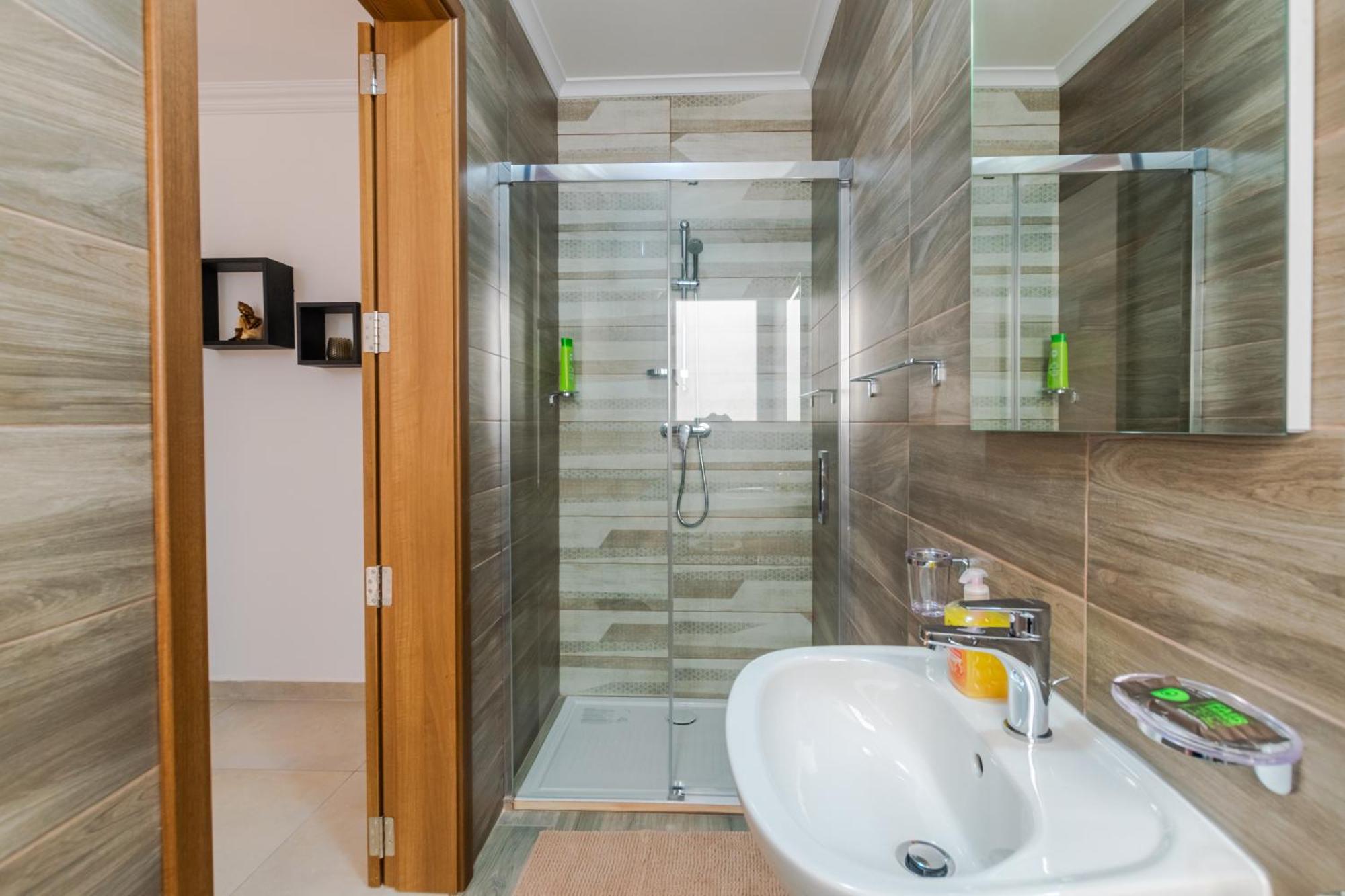 Spacious Brand New 3 Bdr 2 Bth H Apartment