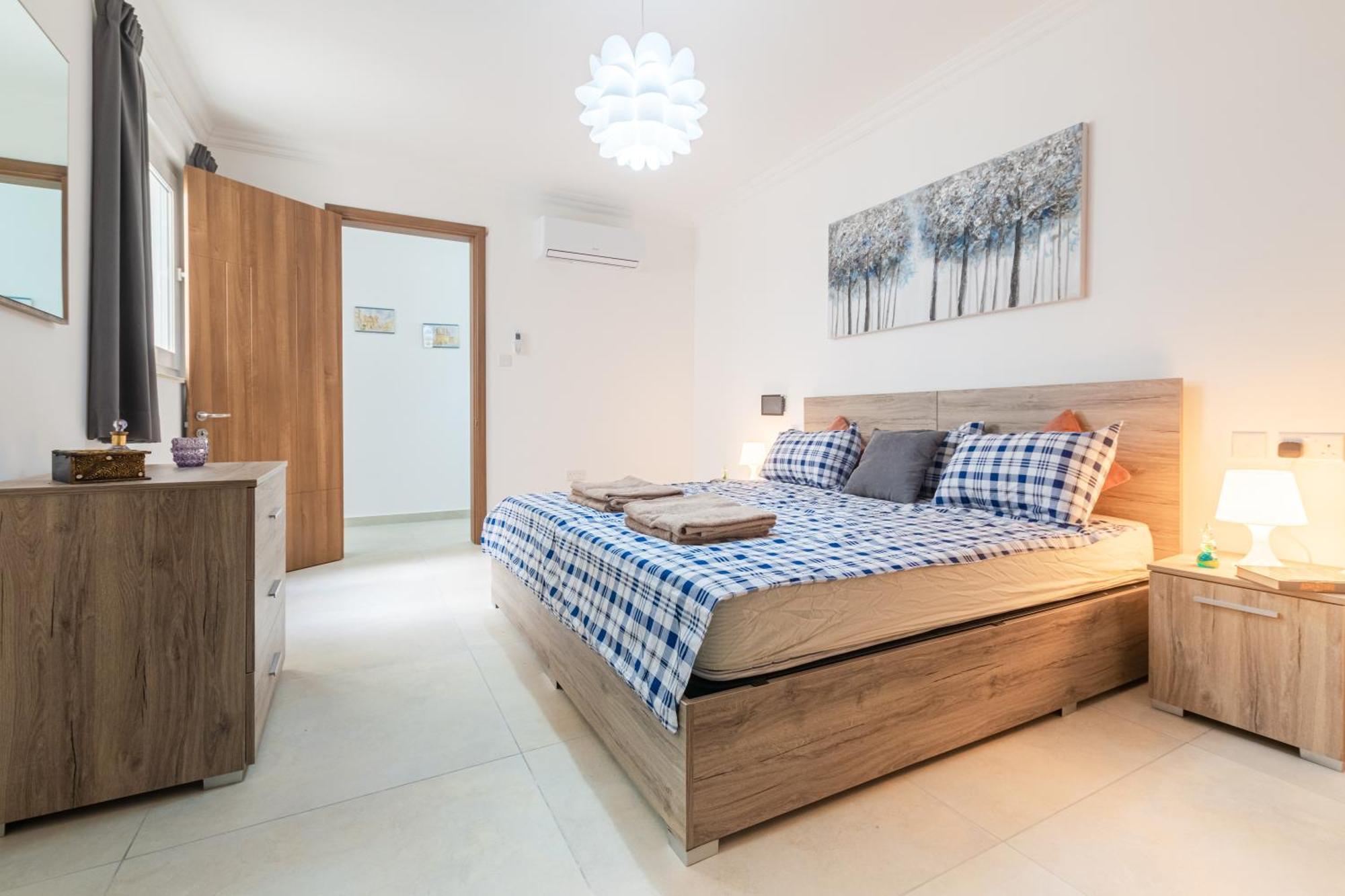 Apartment Spacious Brand New 3 Bdr 2 Bth H *