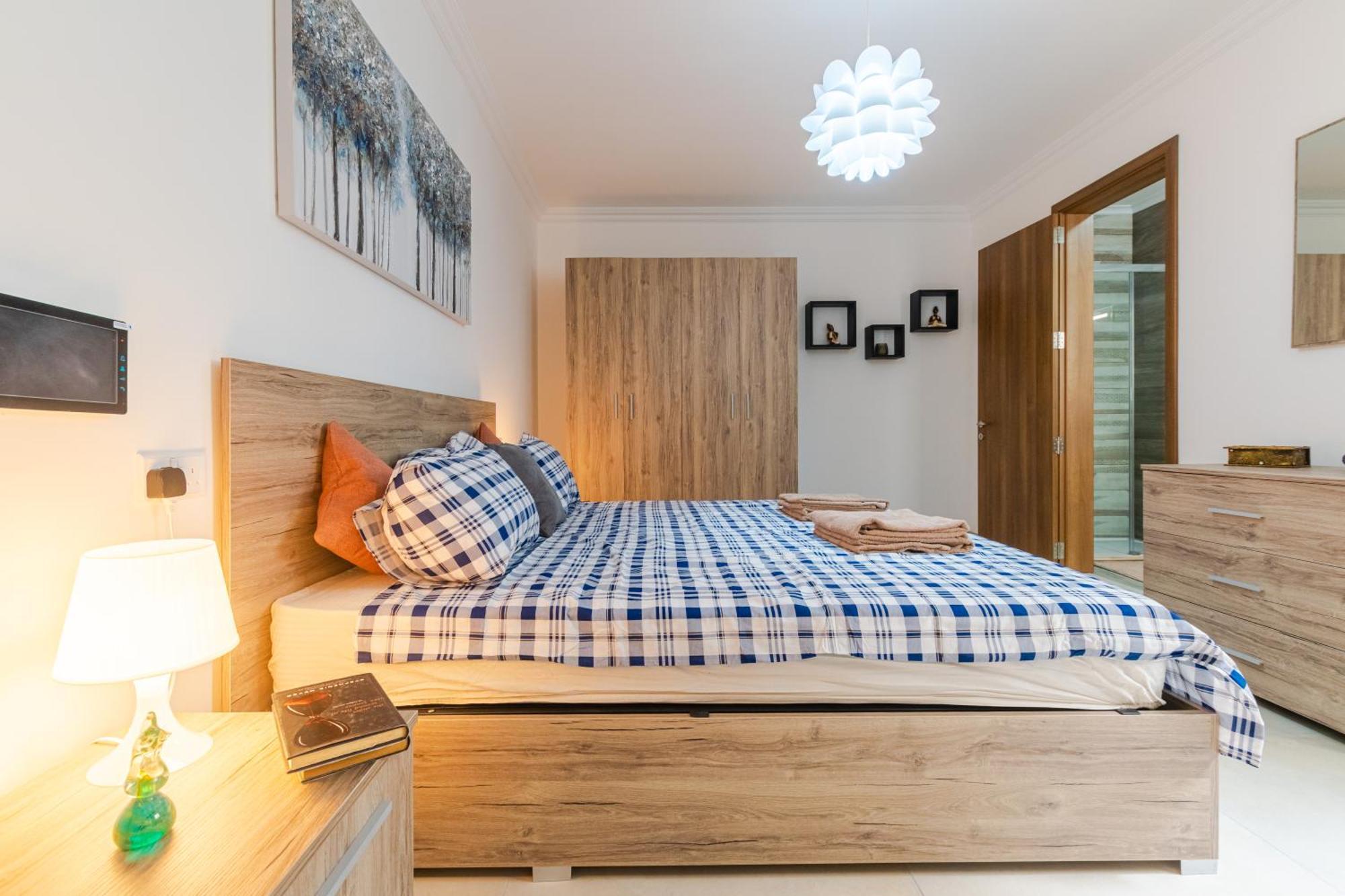 Spacious Brand New 3 Bdr 2 Bth H *
