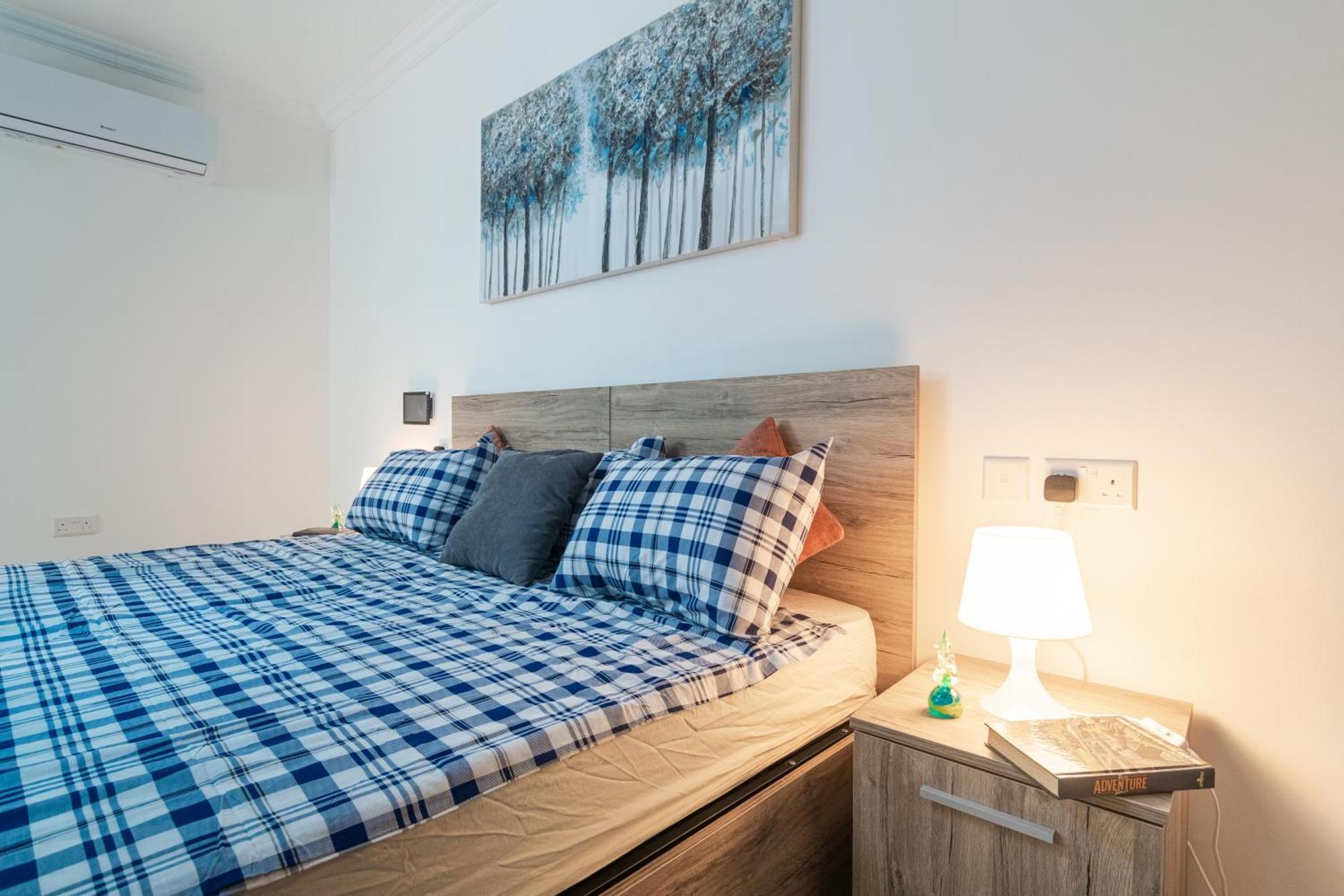 Spacious Brand New 3 Bdr 2 Bth H Apartment *