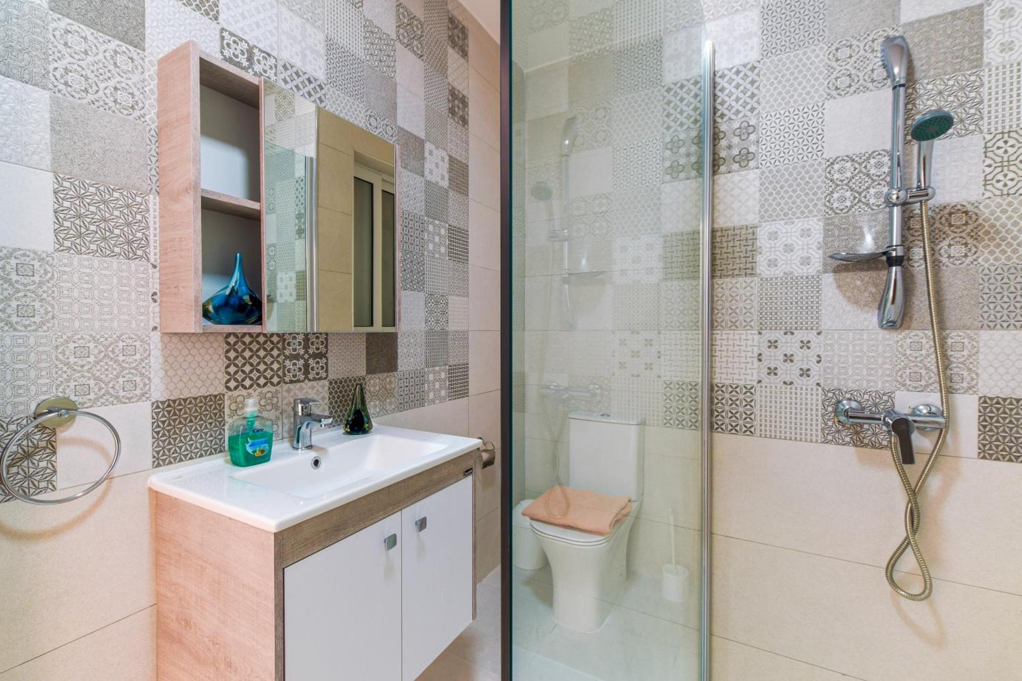 Spacious Brand New 3 Bdr 2 Bth H Apartament