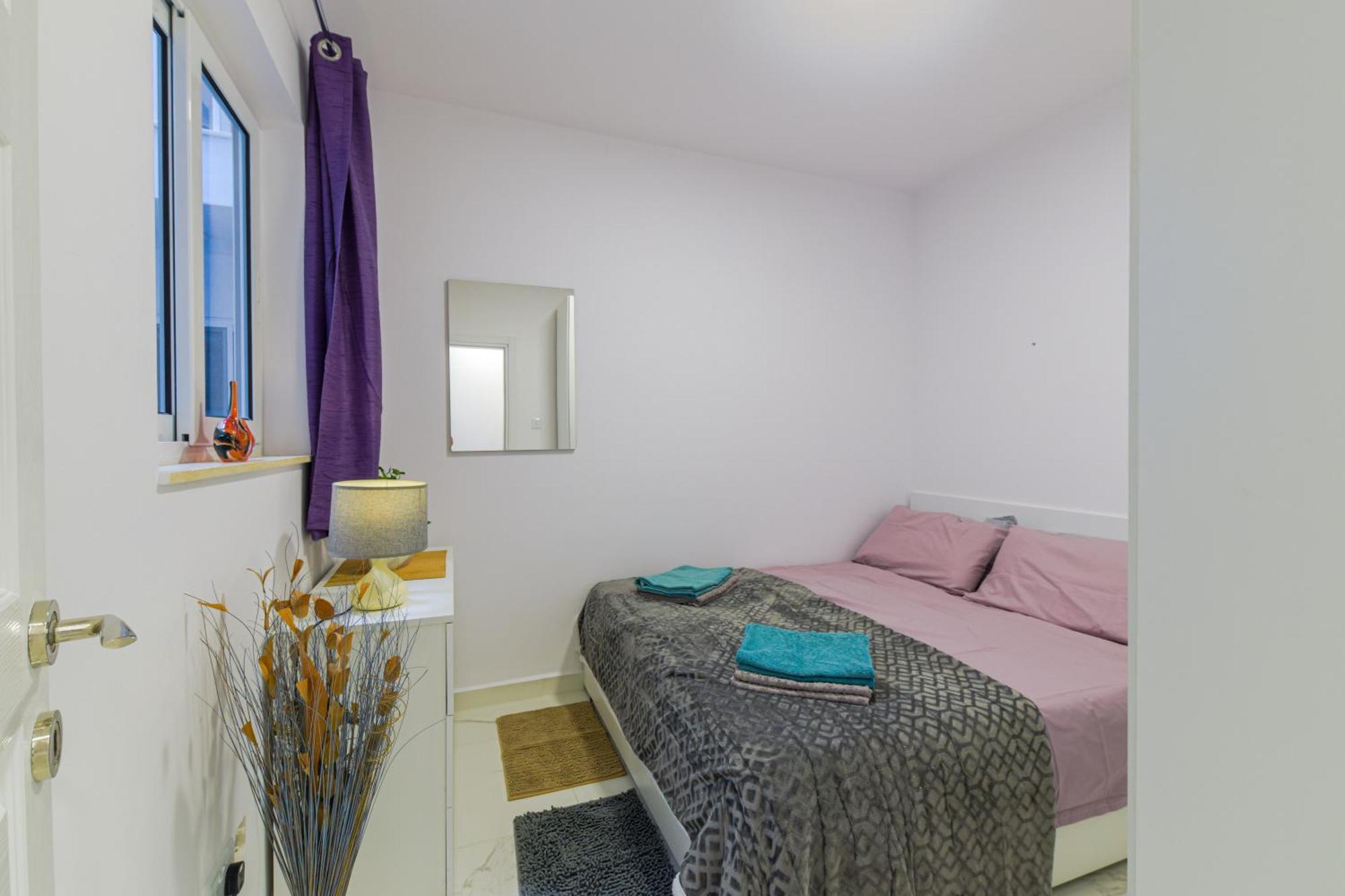 Spacious Brand New 3 Bdr 2 Bth H Apartment *