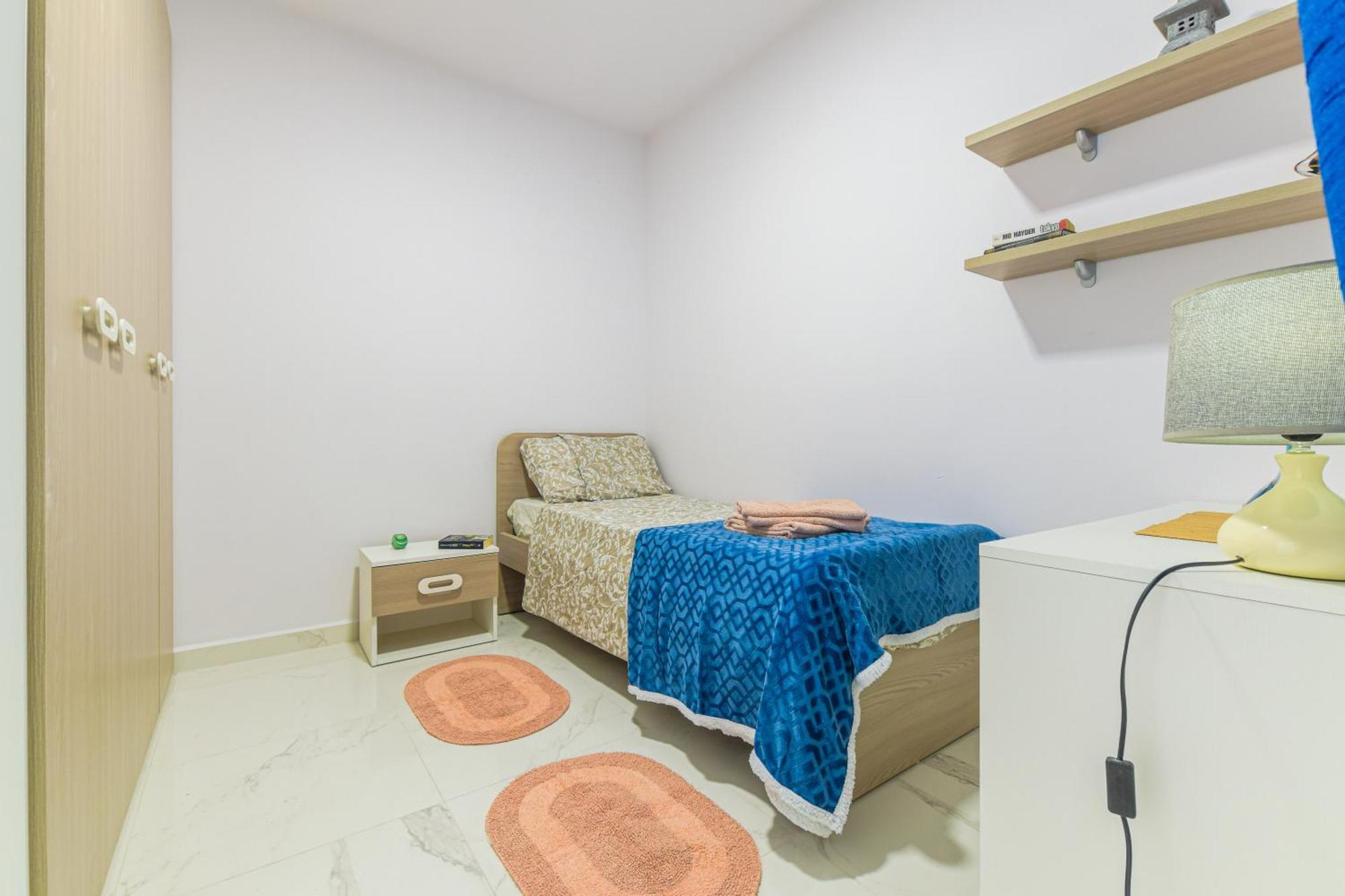 Apartment Spacious Brand New 3 Bdr 2 Bth H *